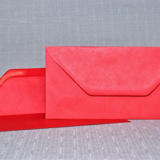 Envelope DL scarled red