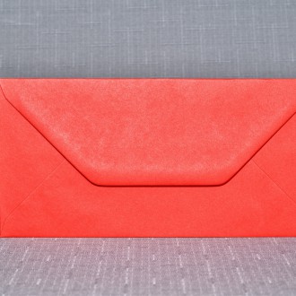 Envelope DL red